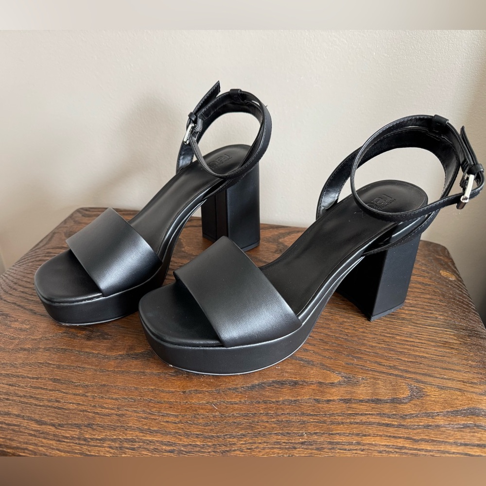 Elegant Black Platform Heel - Picture 7 of 10